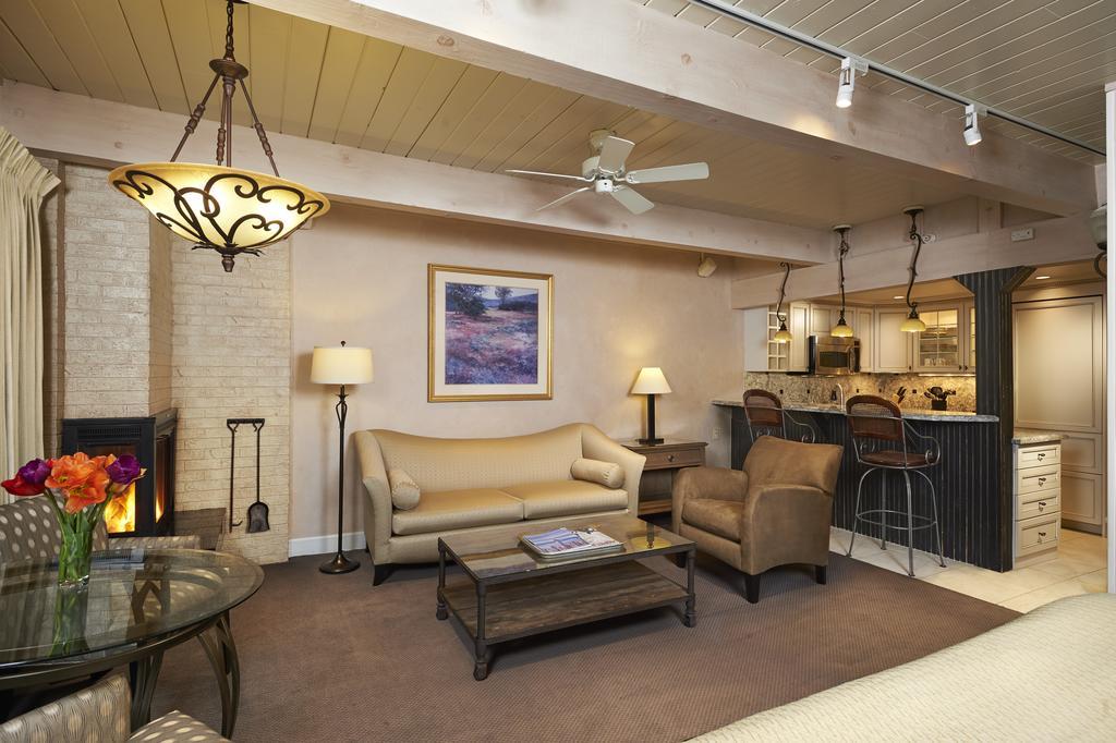 Aspen Square Condominium Hotel Eksteriør bilde